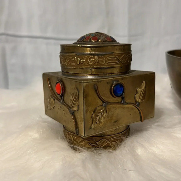 Antique Chinese Decor - Picture 2 of 6